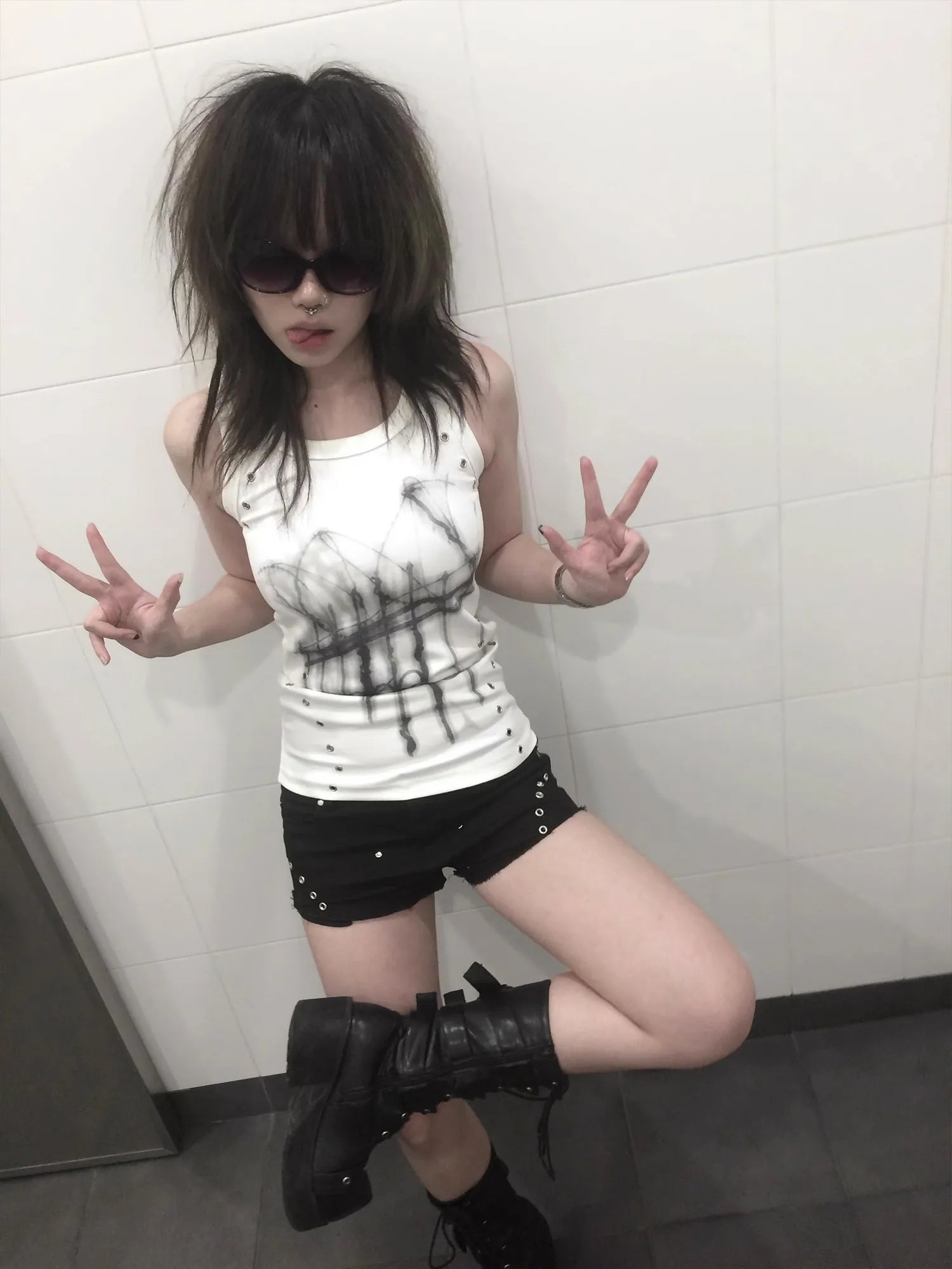 ノイズグラフィックタンク NOCTONE