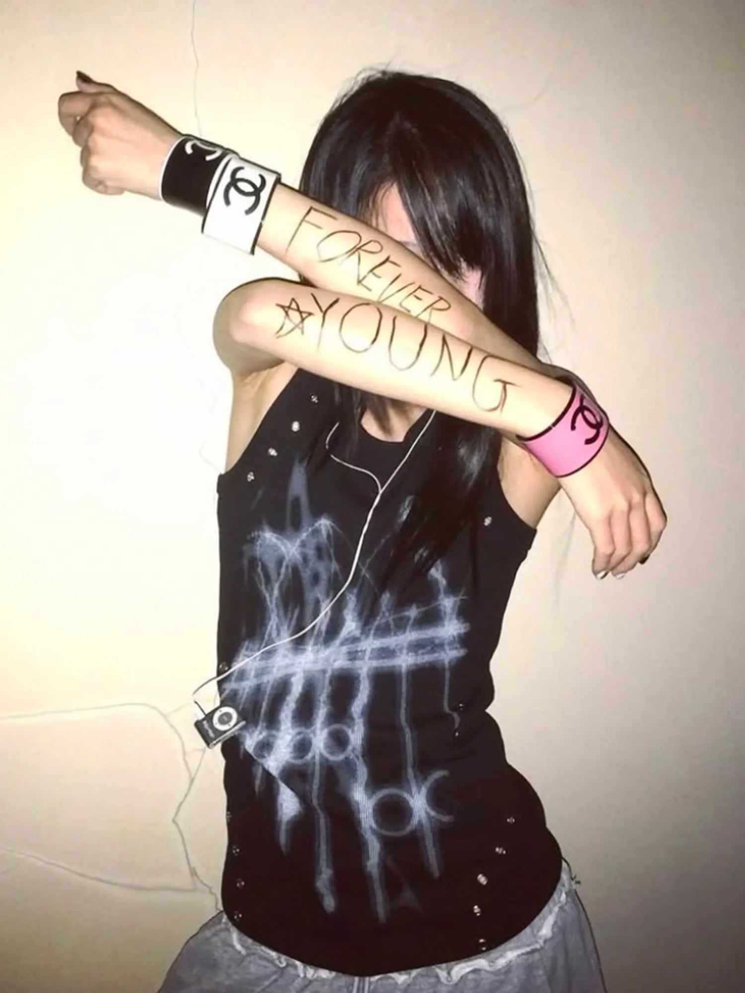 ノイズグラフィックタンク NOCTONE