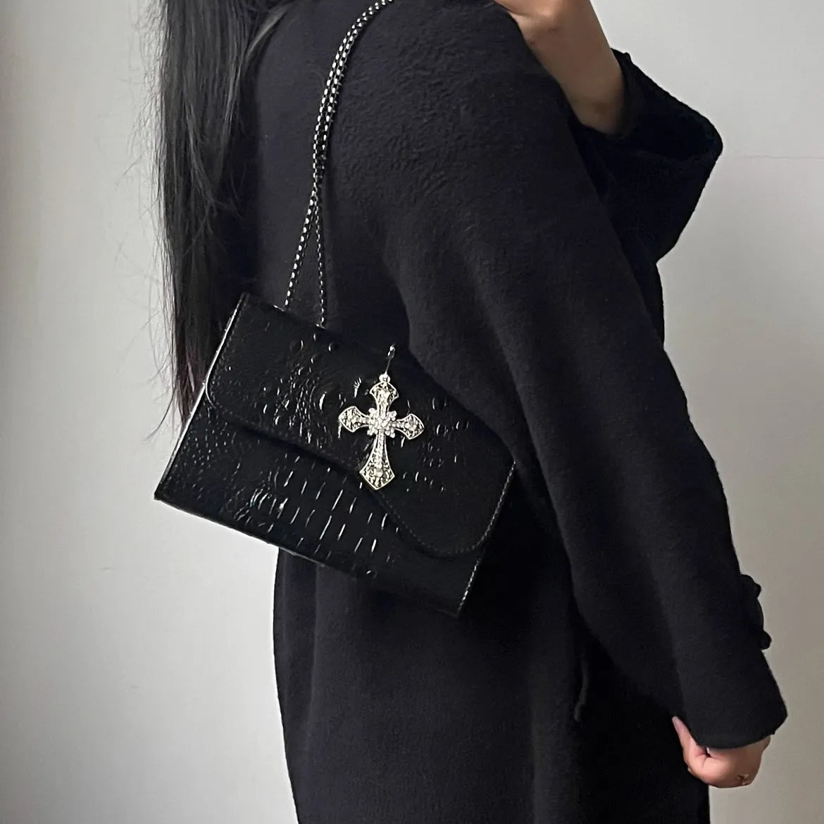 ムーンキャットオリジナルブラックゴスクロコダイル柄脇下ショルダーバッグレディースプレミアムテクスチャニッチ Y2K メッセンジャーバッグ NOCTONE