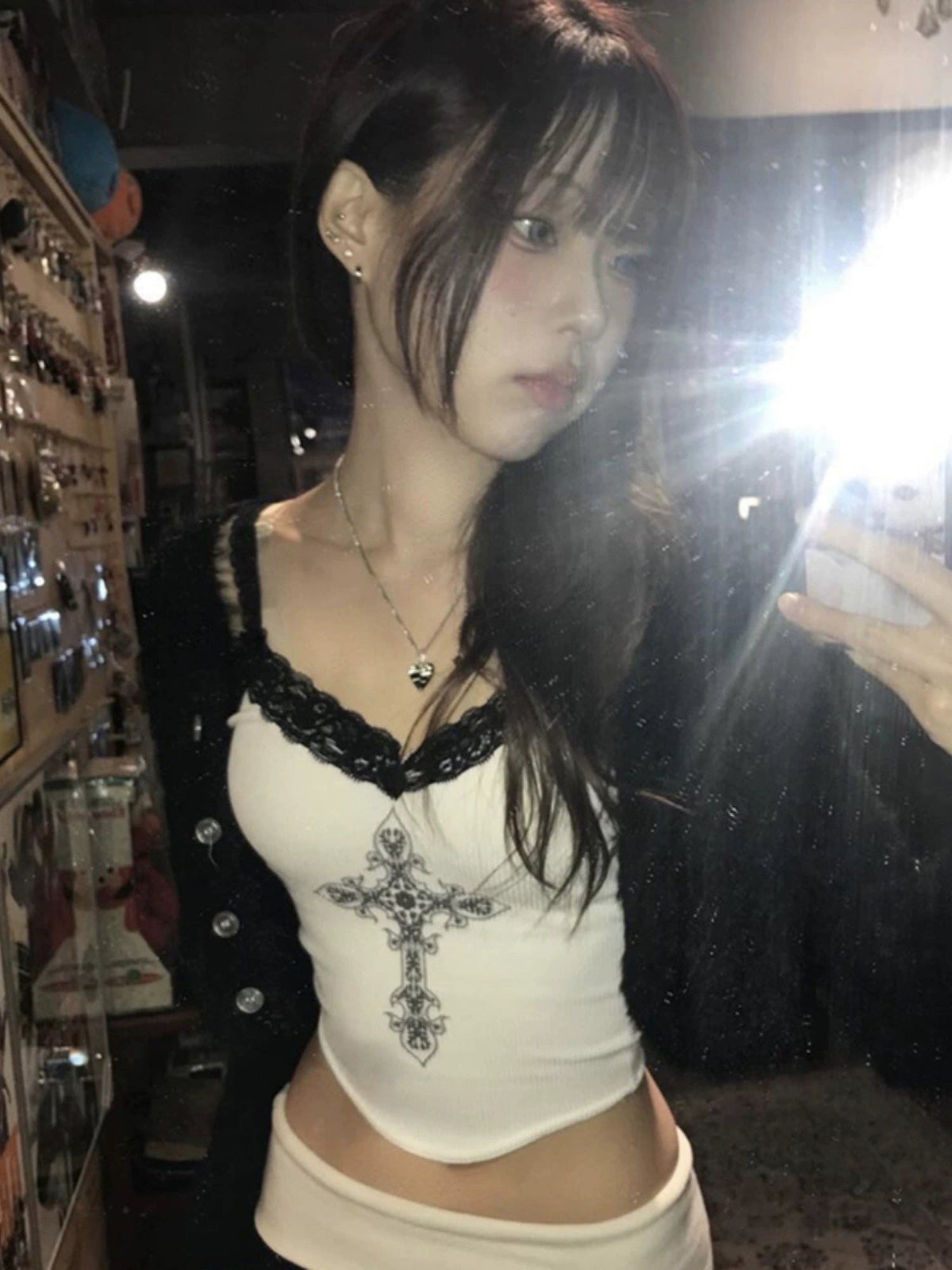 GagaOpt2024 夏新作レースレースコントラスト Vネックキャミソールイレギュラーショートスリムフィットトップ NOCTONE